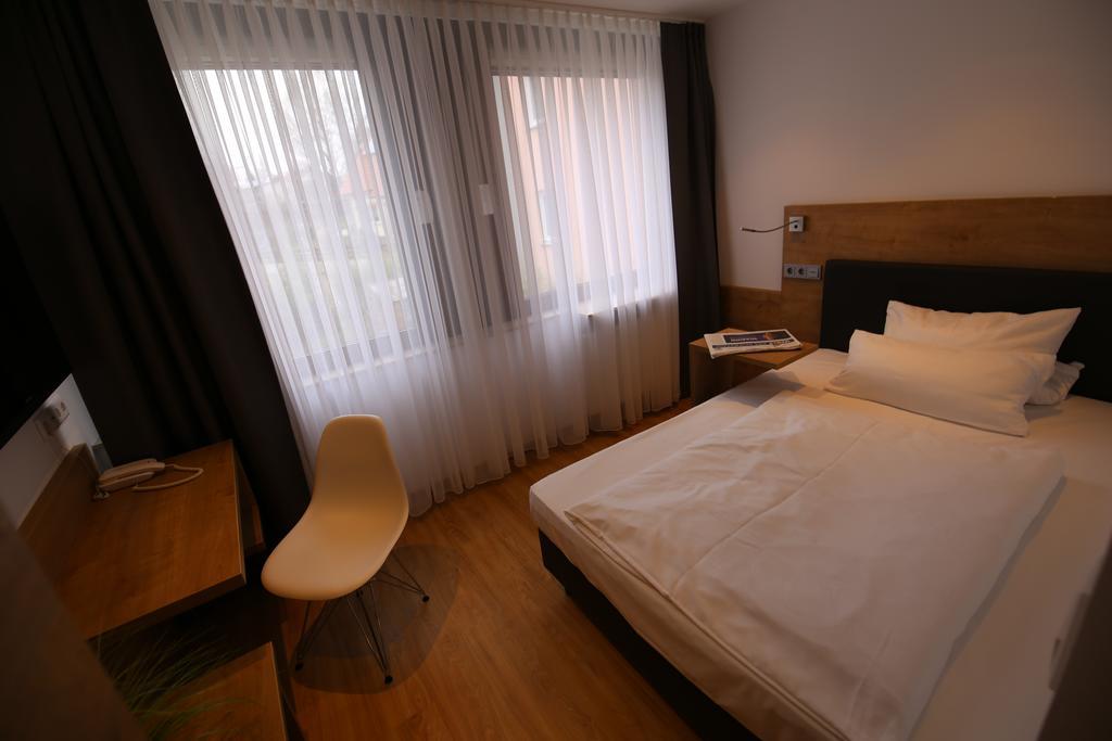 Hotel Knorz Цирндорф Екстер'єр фото
