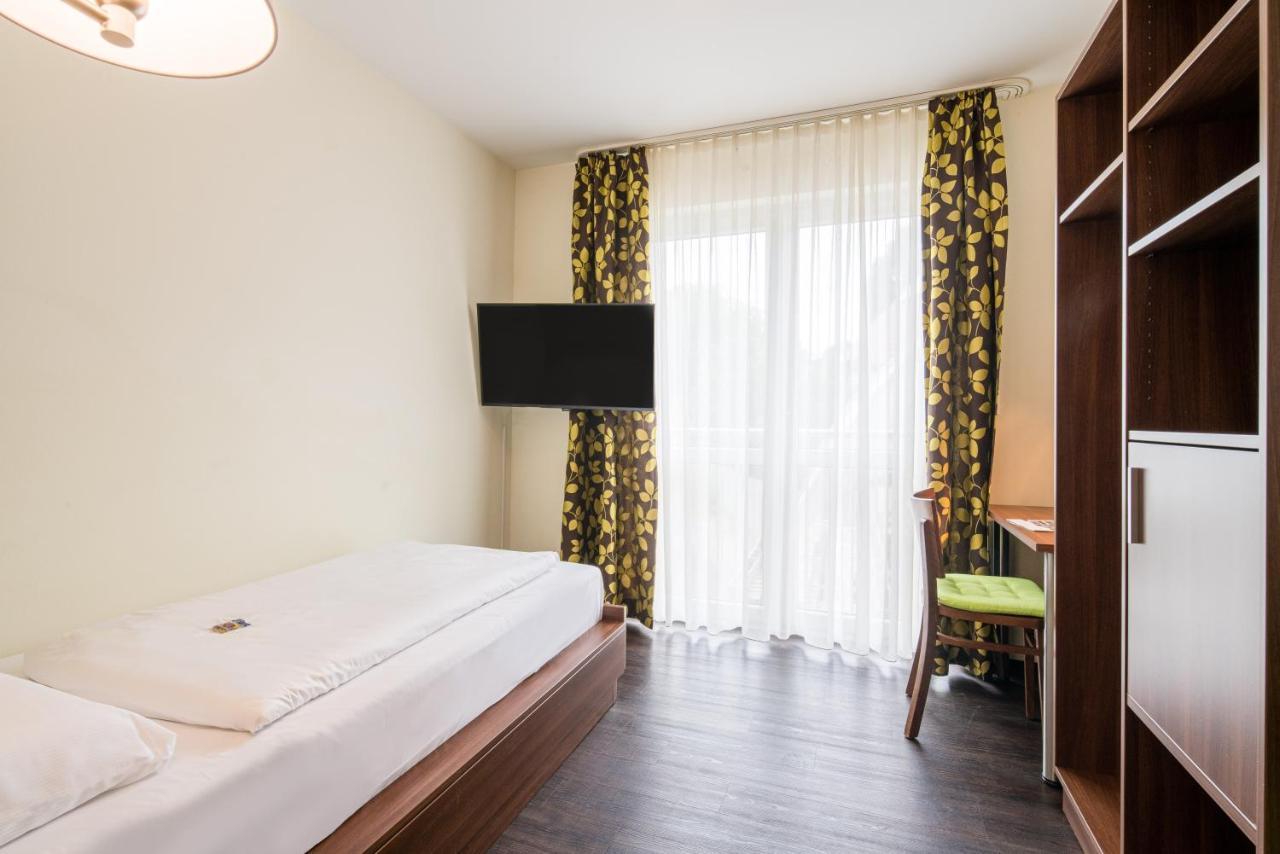 Hotel Knorz Цирндорф Екстер'єр фото